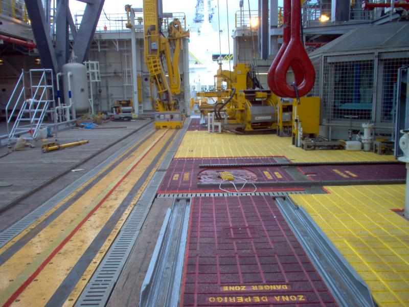 Tapete de tracción Lea-Der en piso de plataforma petrolera